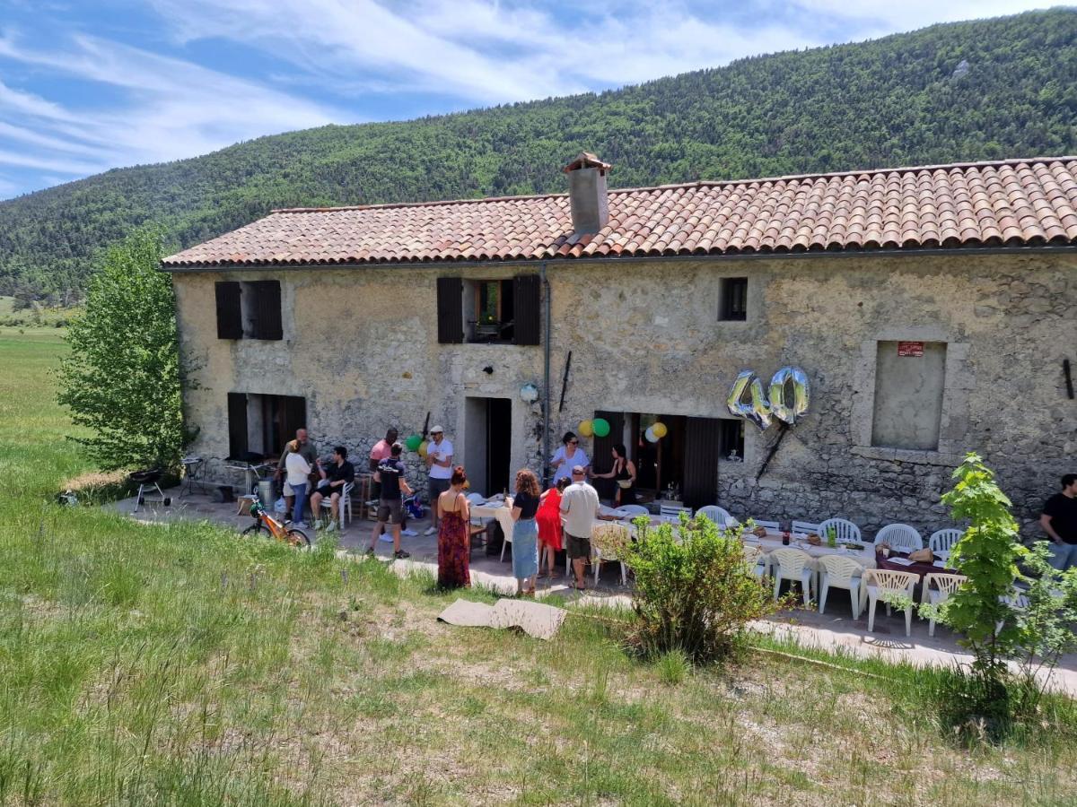 La Grande Maison Dans La Prairie Caille Bagian luar foto